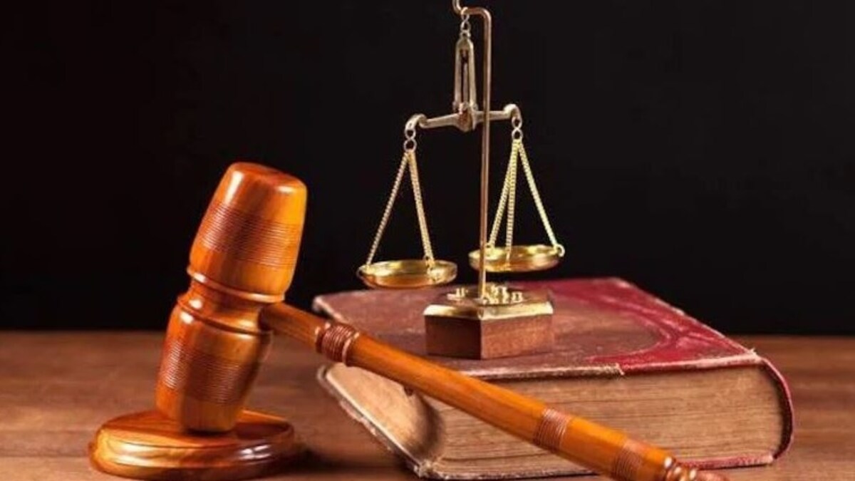 HC ने रद्द की 69000 शिक्षक भर्ती की मेरिट लिस्ट, यूपी में हजारों टीचरों की नौकरी पर मंडराया खतरा! UP News