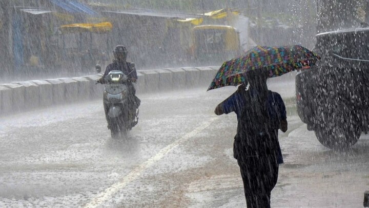 UP Weather: IMD ने इन जिलों में जारी किया बारिश का अलर्ट, 27 अगस्त तक ये रहने वाला है वेदर का हाल UP Weather Updates
