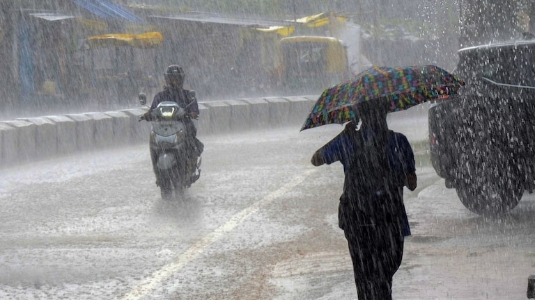 UP Weather: IMD ने इन जिलों में जारी किया बारिश का अलर्ट, 27 अगस्त तक ये रहने वाला है वेदर का हाल UP Weather Updates