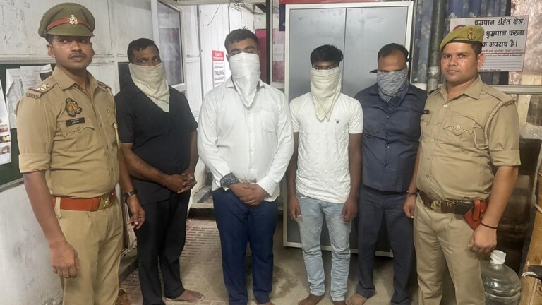 गाड़ी पर लाल बत्ती और साथ में 2 गनर…नोएडा के कृष्ण प्रताप सिंह ने फर्जी IAS बनकर गजब कर दिया Noida