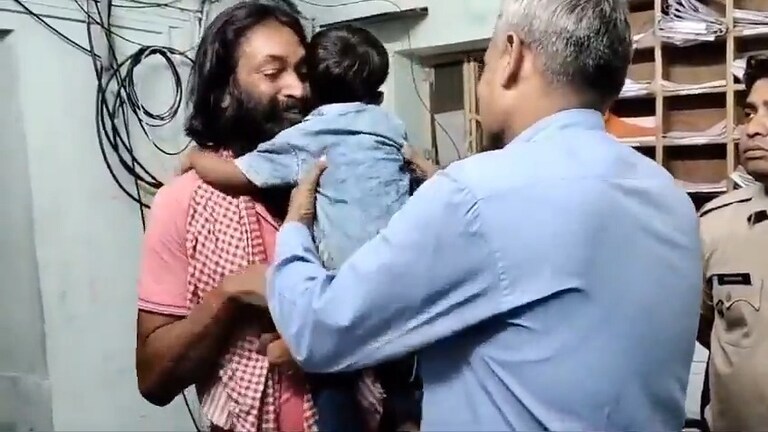 उस किडनैपर की कहानी जिससे लिपटकर रोते बच्चे का वीडियो वायरल, बोला- मैं ही हूं इसका असली पिता UP News