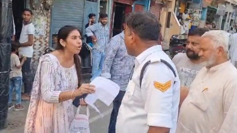 पुलिस भर्ती देने पहुंची ये महिला पुलिसवालों से ही क्यों भिड़ गई, संभल से सामने आई ये कहानी Sambhal News
