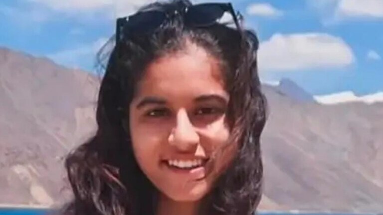 NIA के आईजी-IPS संतोष रस्तोगी की बेटी अनिका की लखनऊ लॉ यूनिवर्सिटी में मौत, आखिर हुआ क्या? Lucknow