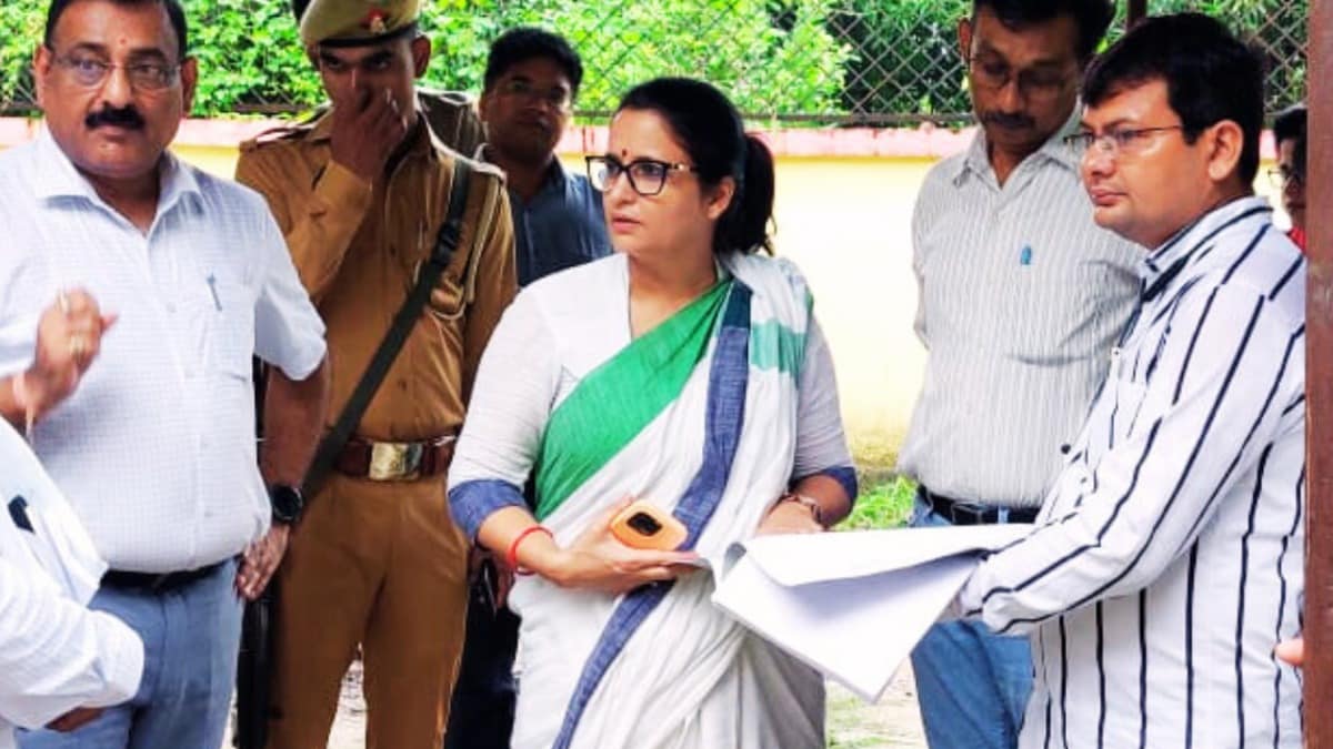 कौन हैं DM मोनिका रानी जो अपने जिले बहराइच में चला रहीं 'ऑपरेशन भेड़िया'? IAS Monika Rani