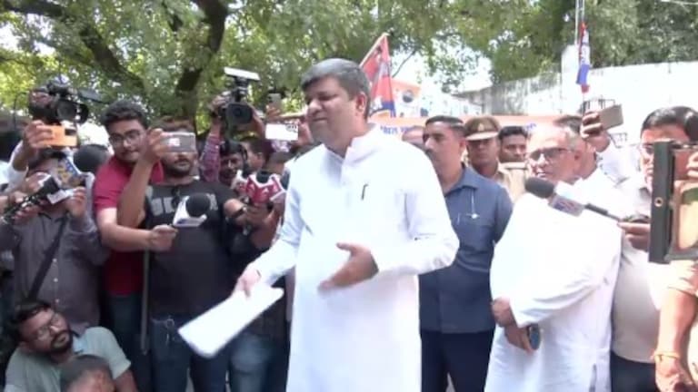 'नहीं होने देंगे हकमारी...', 69,000 भर्ती अभ्यर्थियों से मिले मंत्री आशीष पटेल ने बढ़ाई योगी सरकार की मुश्किल UP 69000 Teacher Recruitment