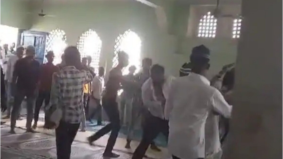 मुरादाबाद : मस्जिद में नमाज़ पढ़ने गए लोगों में हुई जमकर मारपीट, जानें ऐसा क्या हुआ कि मच गया 'महाभारत' Moradabad News