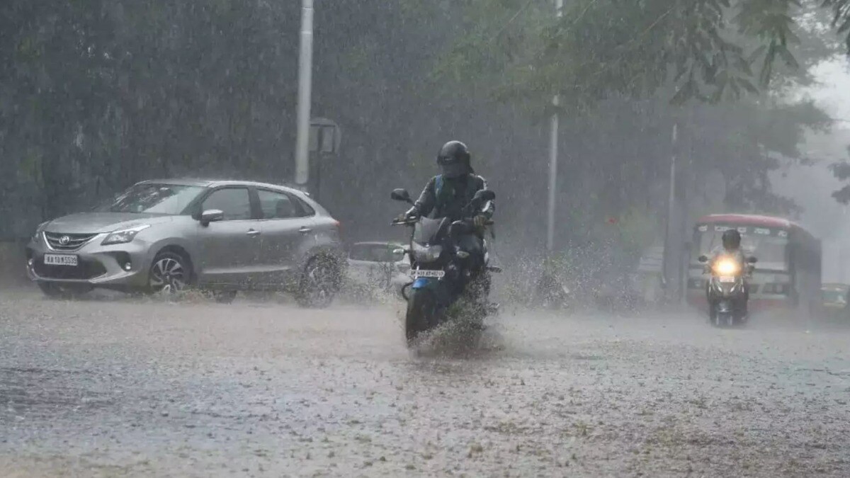 UP Weather Update: यूपी के इन 40 जिलों में आज होगी झमाझम बारिश, IMD ने दिया लेटेस्ट अपडेट Rain