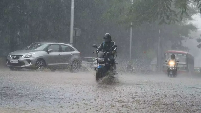 UP Weather Update: यूपी के इन 40 जिलों में आज होगी झमाझम बारिश, IMD ने दिया लेटेस्ट अपडेट Rain