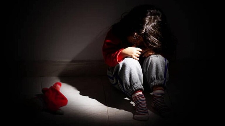 बच्ची को सिखाया गया था बैड टच - गुड टच, स्कूल में जब गलत नीयत से छुआ तो उसने बता दी पूरी कहानी UP Tak