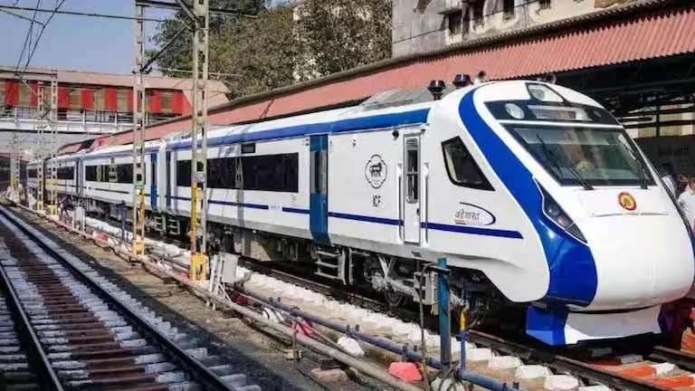 लखनऊ से बनारस के बीच वंदे भारत पर चल गए पत्थर, ये कौन है पत्थरबाज? अबतक ये सब पता चला वंदे भारत