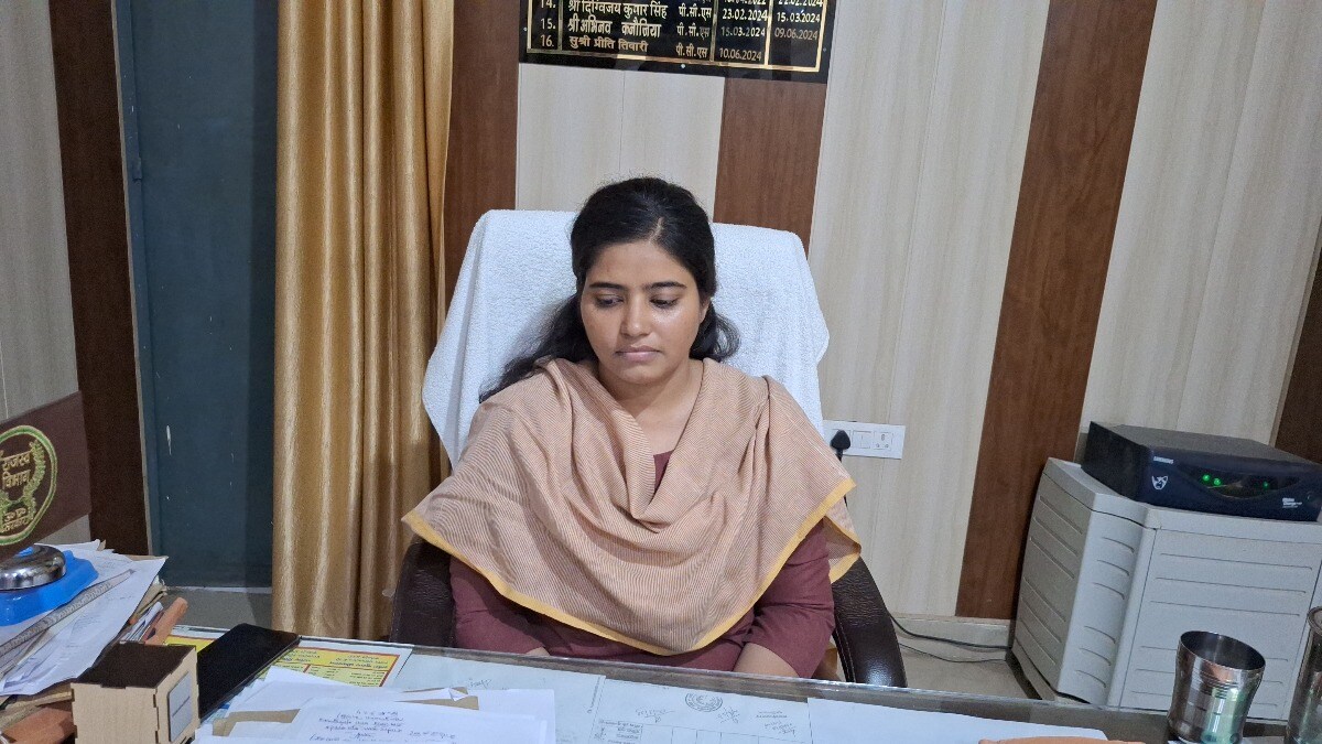 महिला पत्रकार और SDM प्रीति तिवारी के बीच बहस, अमेठी में जमीन कब्जाने को लेकर भयंकर विवाद Amethi