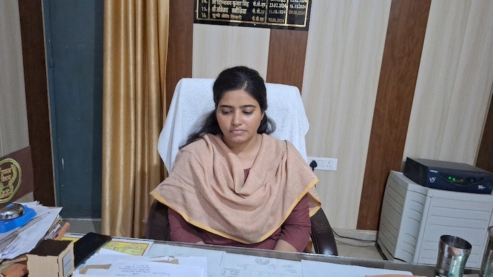 महिला पत्रकार और SDM प्रीति तिवारी के बीच बहस, अमेठी में जमीन कब्जाने को लेकर भयंकर विवाद Amethi