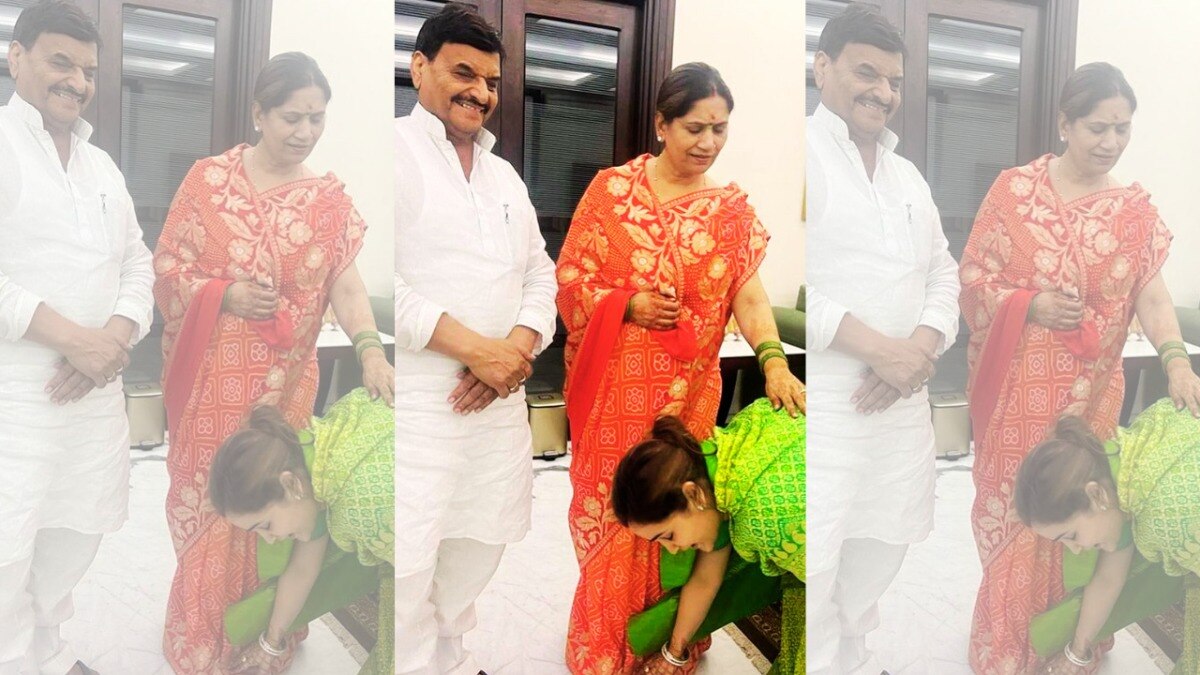 सोशल मीडिया पर शिवपाल और अपर्णा की यही तस्वीर वायरल है. 