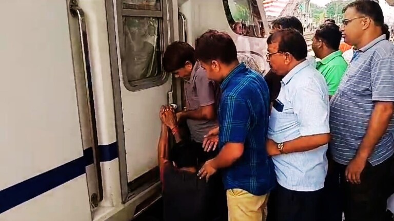 वंदे भारत ट्रेन पर 'कब्जे' को लेकर UP और राजस्थान के रेलवे कर्मचारियों में घमासान! जानें क्या है पूरा माजरा vande bharat train viral video news