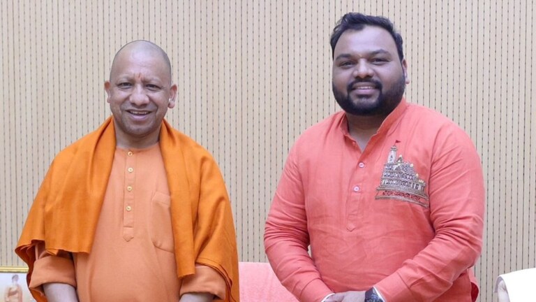 'योगी जी आए हैं, योगी जी आएंगे' CM के लिए गाना गाने वाले कन्हैया मित्तल अब होंगे कांग्रेस में शामिल Kanhaiya Mittal will join Congress