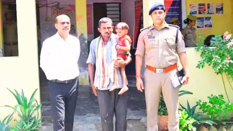 बच्चा पैदा होने पर बिल नहीं चुका पाया हरीश तो बेच दिया अपने बेटे को, कुशीनगर में ये क्या हुआ? Kushinagar News