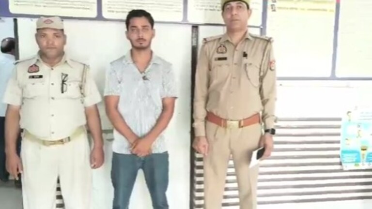 मुजफ्फरनगर : कॉलेज की छात्रा को जबरन रिक्शे से खींचकर कार में किडनैप कर रहे थे बदमाश, फिर हुआ ये Muzaffarnagar News
