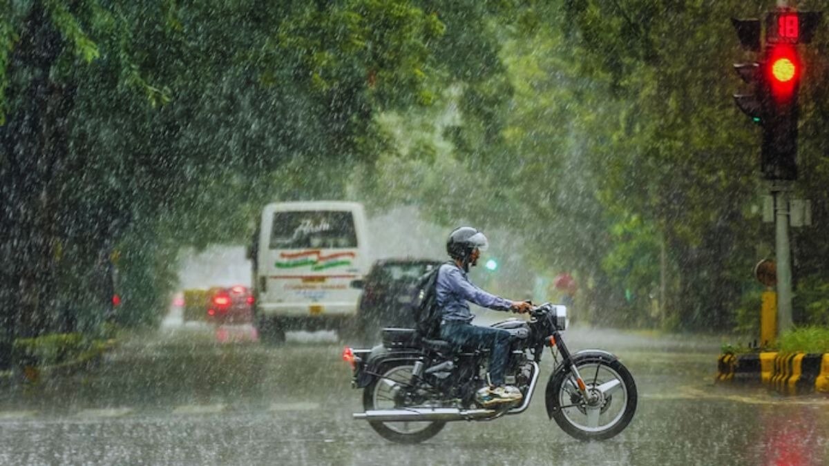 UP Weather: कभी धूप तो कभी बारिश, आखिर हो क्या रहा है? IMD ने रेन अलर्ट जारी कर ये बोल चौंकाया UP Weather Update