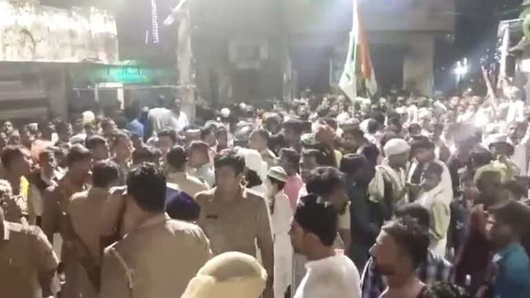 ‘बारावफात जुलूस तो यहीं से निकलेगा…’ हिंदू-मुस्लिम पक्ष में विवाद, बरेली में पूरी रात ये सब हुआ Bareilly