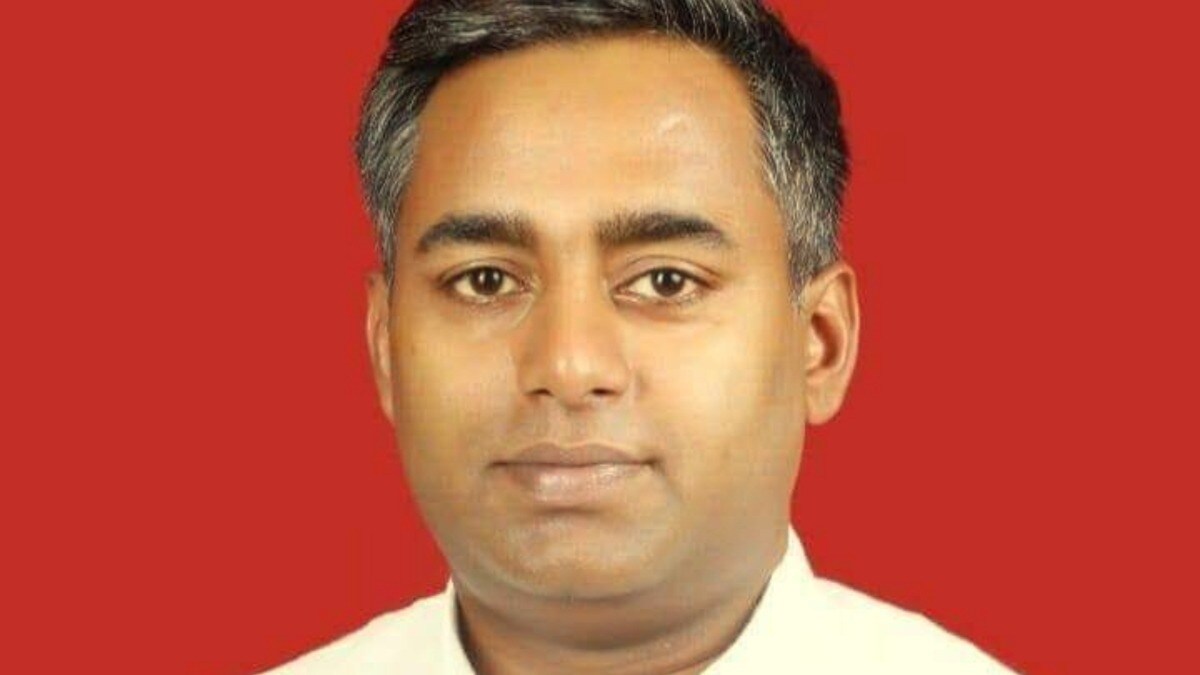 सपा MP अवधेश प्रसाद के बेटे अजीत ने रवि तिवारी के साथ कांड किया? अयोध्या में मची सियासी खलबली Ayodhya