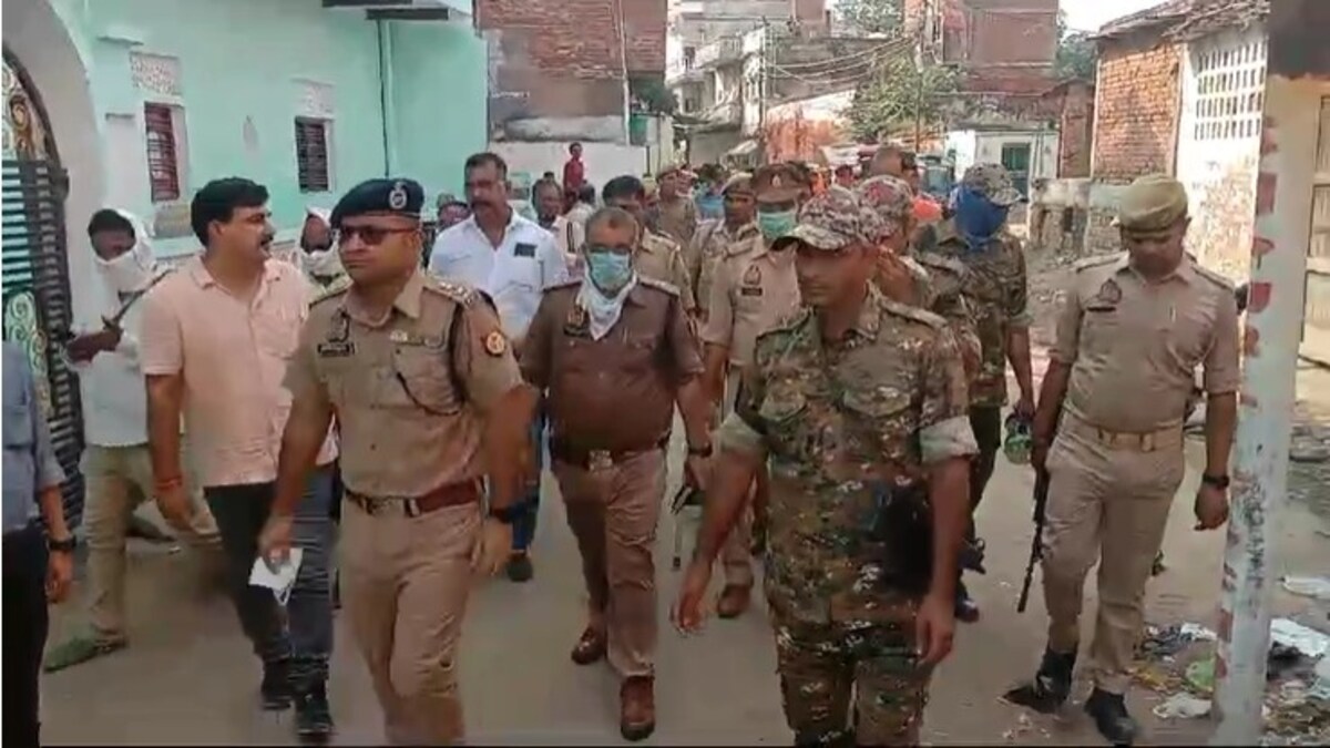 मांस पर संदेह! मिर्जापुर में अचानक मुस्लिम बस्ती पहुंची पुलिस और 8 को पकड़ा तो मचा हड़कंप Mirzapur