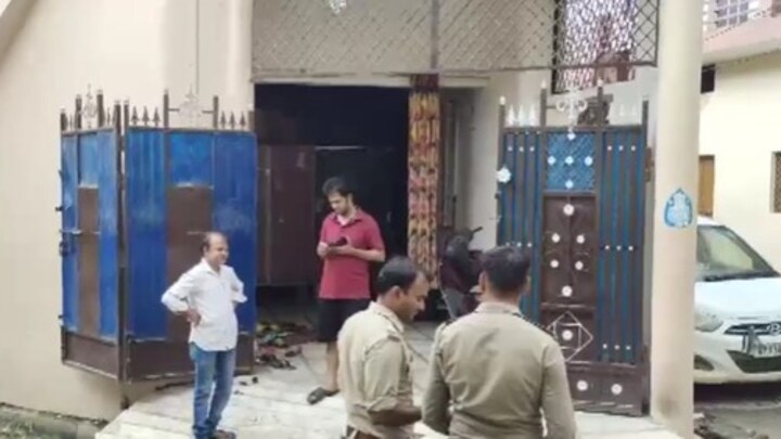 टारगेट पूरा नहीं करने पर सैलरी काटने की धमकी...कंपनी ने बनाया प्रेशर और मैनेजर ने दे दी जान Jhansi News