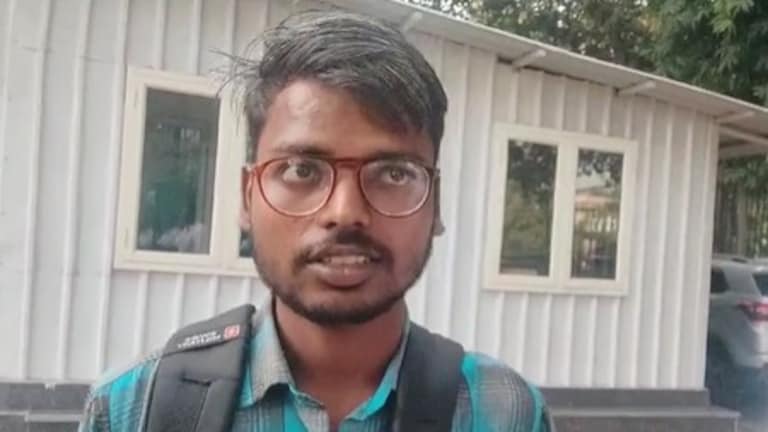 सुप्रीम कोर्ट के आदेश के बाद यूपी के दिहाड़ी मजदूर के बेटे अतुल को IIT में मिलेगा एडमिशन, खुश होकर ये बोला यूपी के दिहाड़ी मजदूर के बेटे अतुल को IIT में मिलेगा एडमिशन