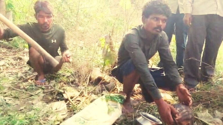 मुकेश और ओमपाल हापुड़ में बना रहे थे कछुए की सब्जी! तभी इन दोनों के साथ हो गया कांड Hapur Crime News