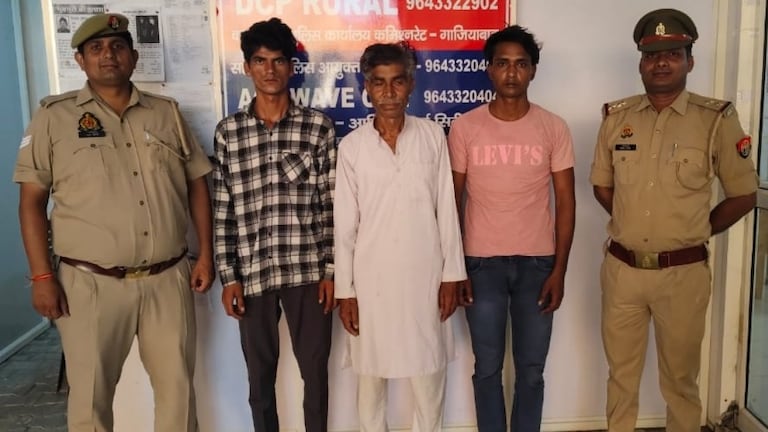गाजियाबाद के डासना देवी मंदिर में अपनी असल पहचान छिपा रामलीला मंचन करने आए 3 लोग, क्या था मकसद? Ghaziabad