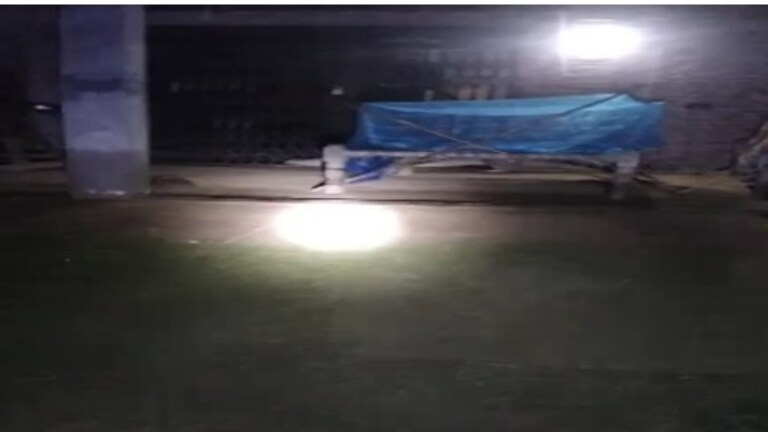 रात में सो रही महिला का हिला बेड तो खुली आंख, नीचे देखा तो निकली चीख और पूरे गांव में मचा हड़कंप Bahraich