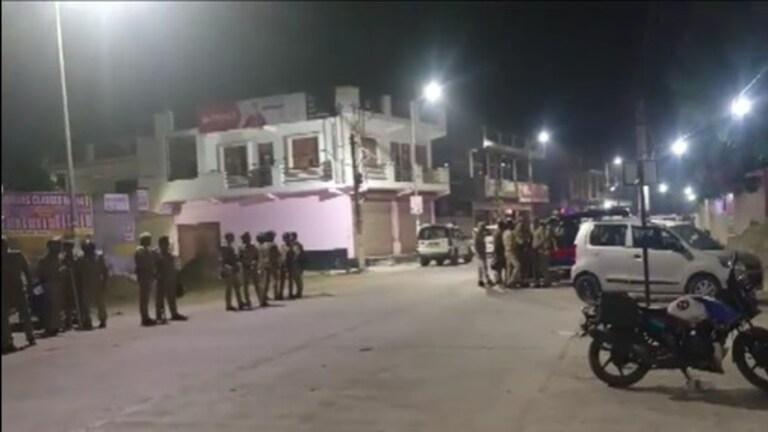 यति नरसिंहानंद के सिर पर इनाम रखने से जुड़ी विवादित पोस्ट वायरल, पुलिस ने फिरोज खान पर किया केस Ghaziabad