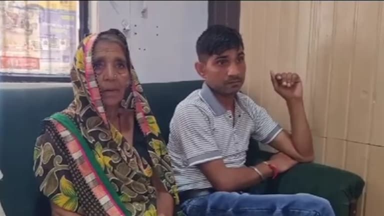 कहानी बुलंदशहर के बबलू शर्मा की जो 4 साल की उम्र में दिल्ली में बिछड़ा और 22 साल बाद यूं घर लौटा UP Nnew