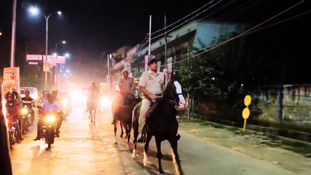 कौन हैं IPS अनुराग आर्य जिन्होंने यूनिफॉर्म पहन बरेली की सड़कों पर की घुड़सवारी? IPS Anurag Arya