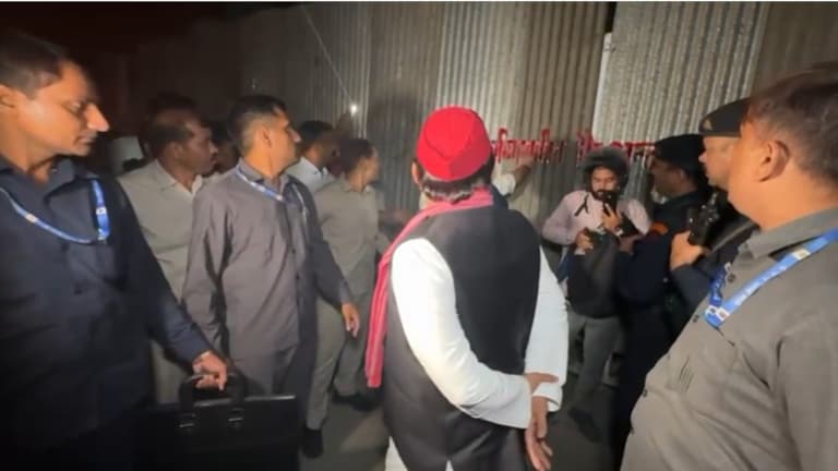 देर रात JP जयंती के मौके पर अचानक JPNIC सेंटर पहुंचे अखिलेश, नहीं मिली एंट्री तो हुआ जबरदस्त विवाद Akhilesh Yadav