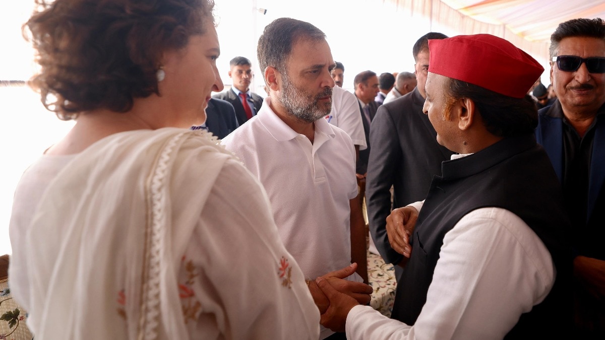 राहुल के साथ बैठे, हाथ मिला गुफ्तगू की और फिर अखिलेश ने आने वाले चुनावों पर मन की बात भी कह दी Picture: Rahul Gandhi & Akhilesh Yadav