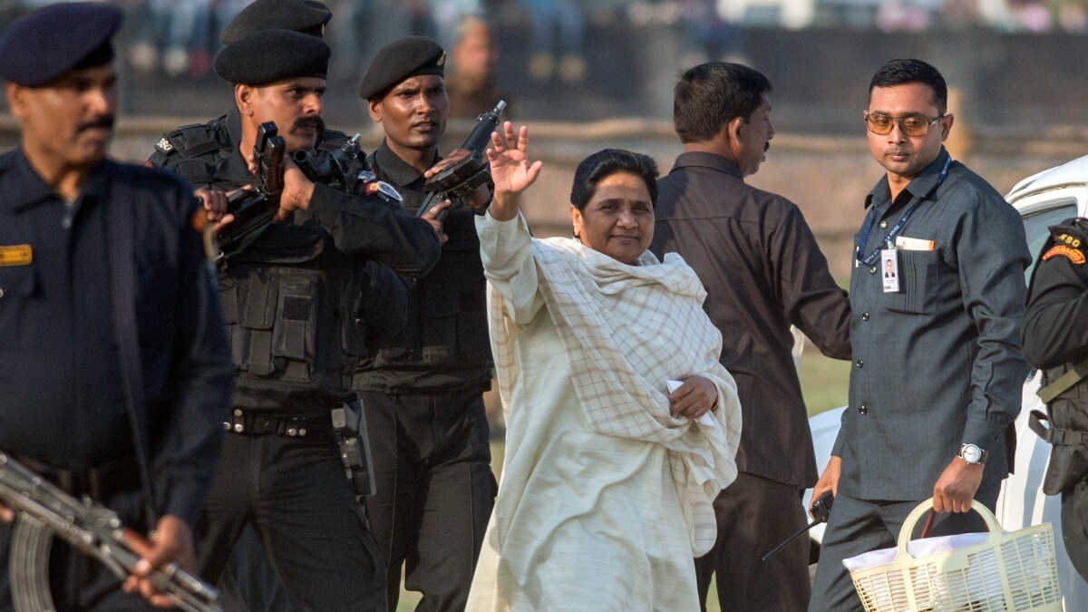 क्या मायावती की सुरक्षा में होने जा रहा बड़ा बदलाव? इन VIPs की सिक्योरिटी को लेकर भी आई खबर UP Tak