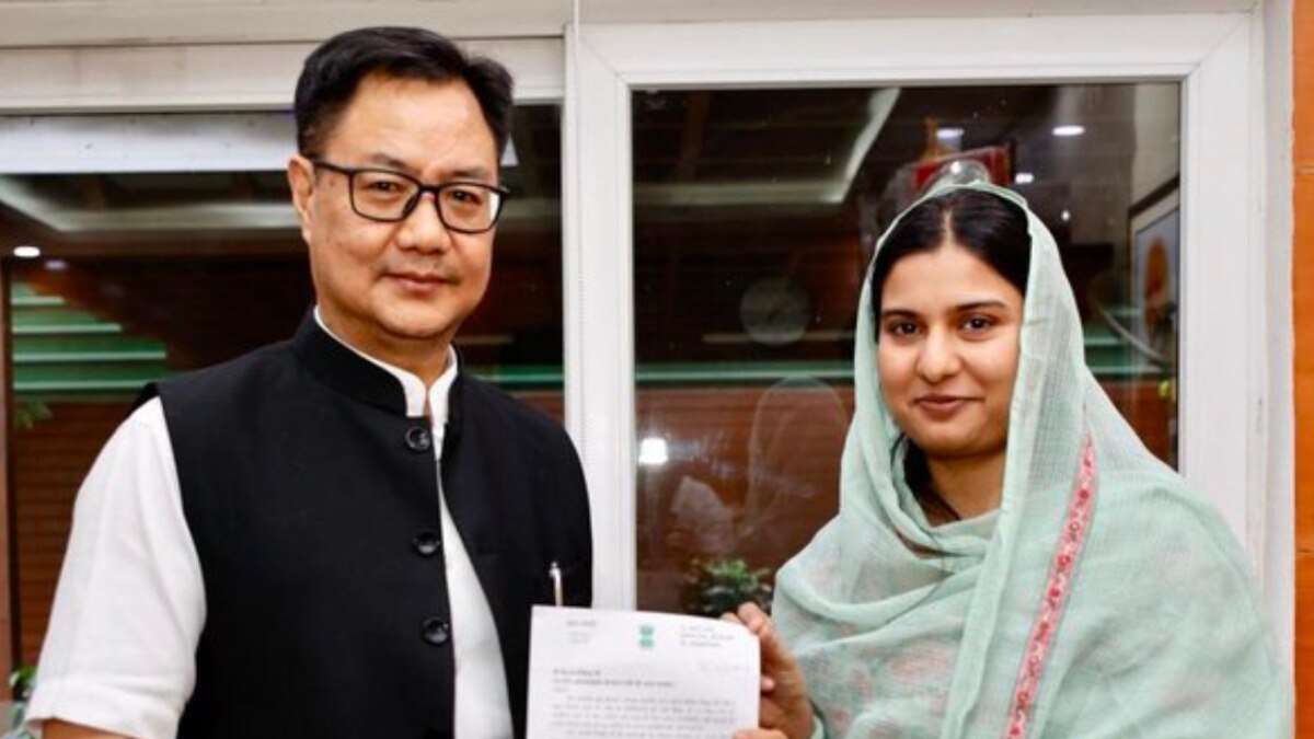 सपा सांसद इकरा हसन ने केंद्रीय मंत्री रिजिजू से कैराना के लिए मांग ली ये चीज Pic: Kiren Rijiju & Ikra Hasan