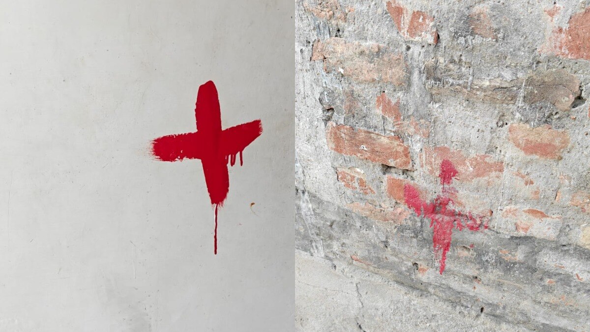 बहराइच में जहां हिसा हुई वहां कई घरों में लगे मिले ये अजीबो-गरीब लाल निशान! माजरा क्या है? Bahraich News