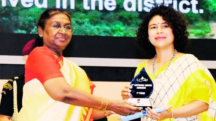 UP की तेज तर्रार DM दुर्गा शक्ति नागपाल ने बांदा में किया था बड़ा काम, अब राष्ट्रपति ने दिया अवॉर्ड UP Tak