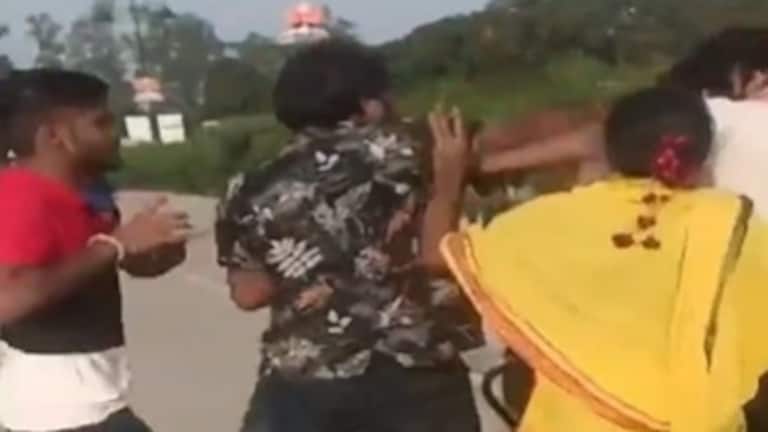 अयोध्या में बुलेट सवार साधुओं ने की महिला से छेड़खानी? पुलिस पूछताछ में सामने आई नई बात Ayodhya viral Video