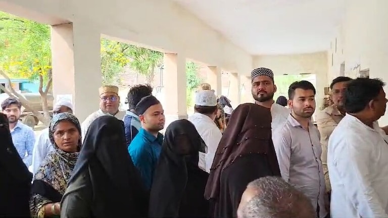 कुंदरकी उपचुनाव: सपा या भाजपा, इस सीट पर कौन पड़ रहा भारी? पत्रकारों ने बताया कौन जीतेगा चुनाव UPTak