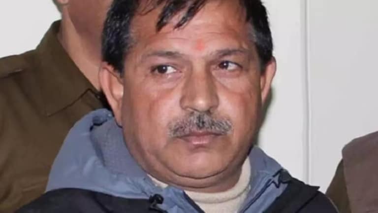 सोनभद्र जेल से रिहा हुआ गैंगस्टर सुंदर भाटी, वाराणसी से फ्लाइट पकड़कर निकला इस जगह surendra bhati