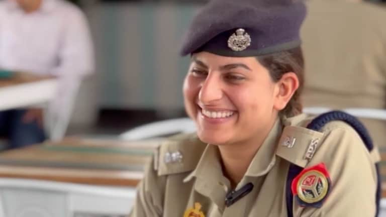 नोएडा में साइबर क्राइम से लड़ रही IPS प्रीति यादव ने बताई है बड़े काम की बात, जान लीजिए DCP Priti Yadav