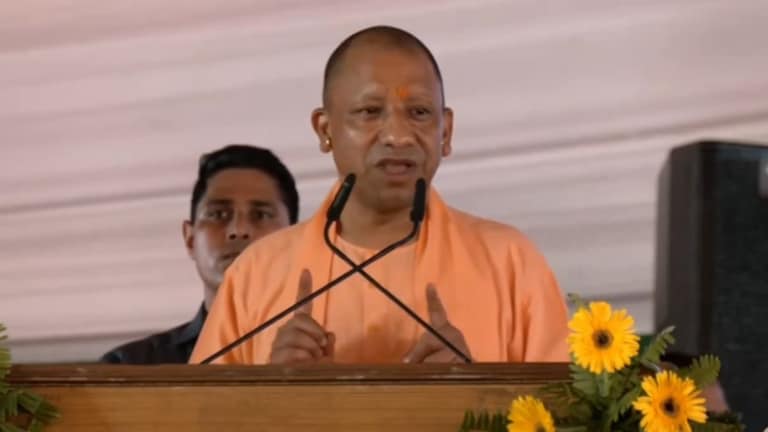 सीएम योगी बोले- जाति, क्षेत्र व भाषा के नाम पर बांटने वालों में रावण और दुर्योधन का डीएनए CM Yogi in Gorakhpur