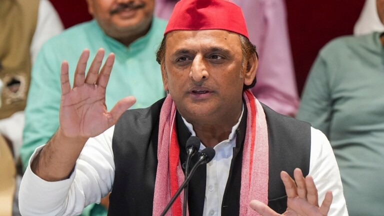 'बंटेंगे तो कटेंगे...', उपचुनाव से पहले अखिलेश बोले- 'नकारात्मक नारा निराशा और नाकामी का प्रतीक है' UP Tak