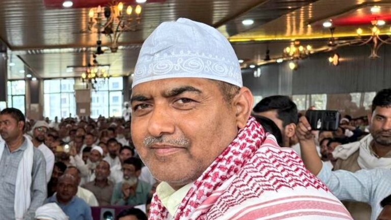 सिर पर जालीदार टोपी, गले में रुमाल...कुंदरकी से BJP प्रत्याशी रामवीर का 'भाईजान' लुक बना चर्चा का विषय UP Tak