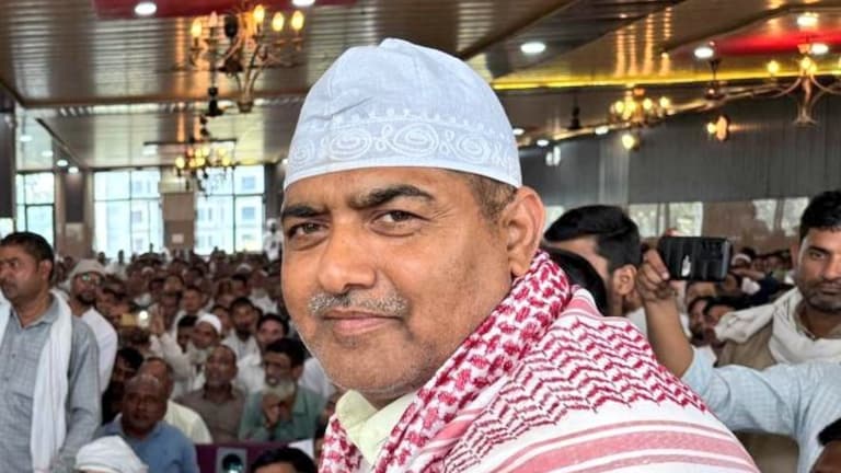 सिर पर जालीदार टोपी, गले में रुमाल...कुंदरकी से BJP प्रत्याशी रामवीर का 'भाईजान' लुक बना चर्चा का विषय UP Tak