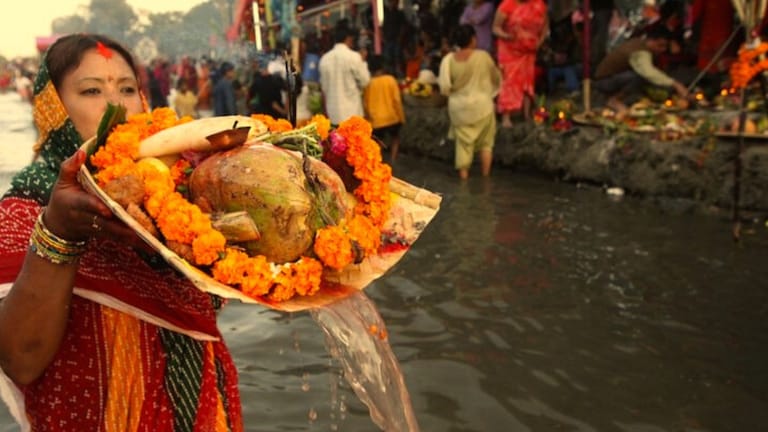 Chhath Puja in Periods: छठ पूजा पर आ रही पीरियड्स डेट, जानें क्या दे सकते हैं सूर्यदेव को अर्घ्य Chhath puja 2024