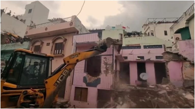 सुप्रीम कोर्ट के फैसले के बाद अब कैसे होगा बुलडोजर ऐक्शन? इन जगहों पर अब भी चल सकता है Bulldozer Supreme Court On Bulldozer Action