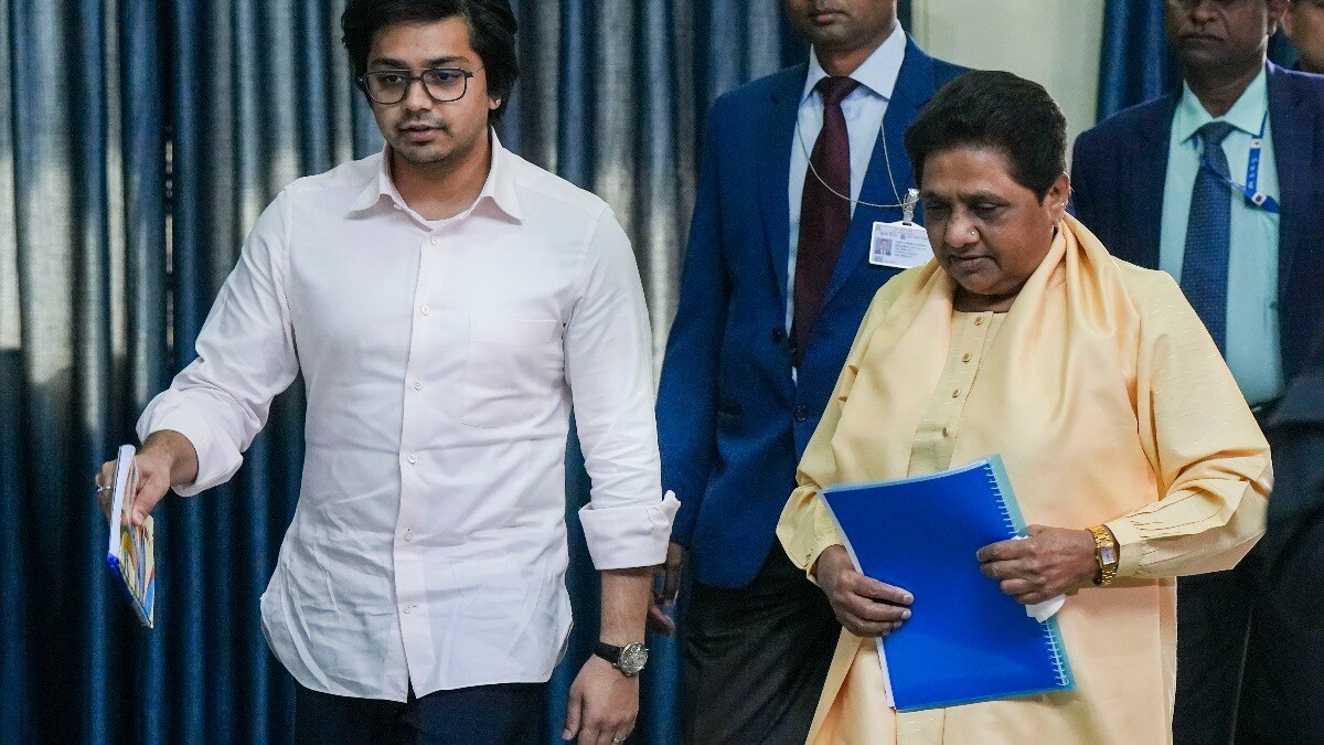 बसपा के नेशनल कॉर्डिनेटर आकाश आनंद और पार्टी की मुखिया मायावती